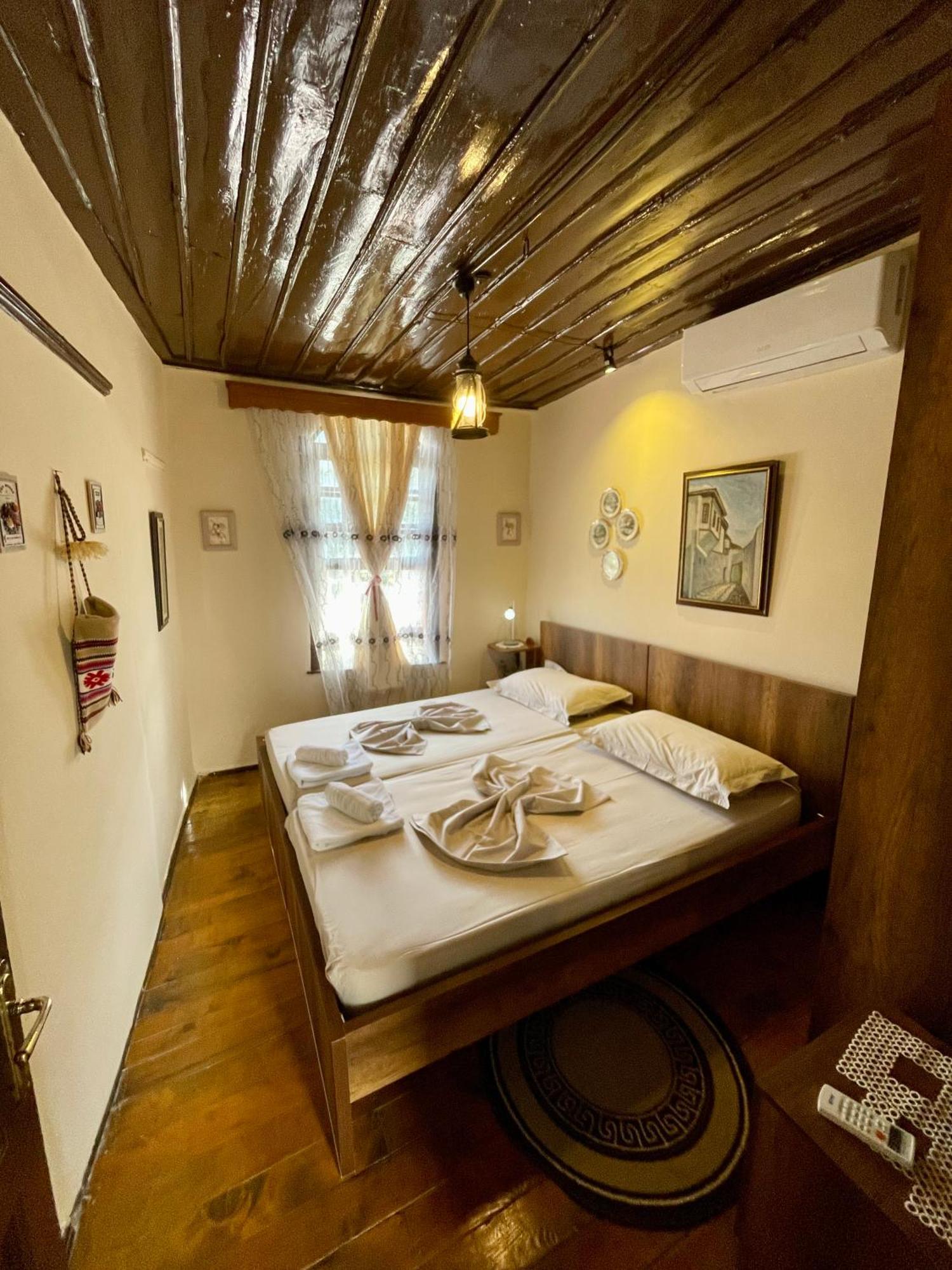 Restaurant & Guest House Semani Berat Exteriör bild