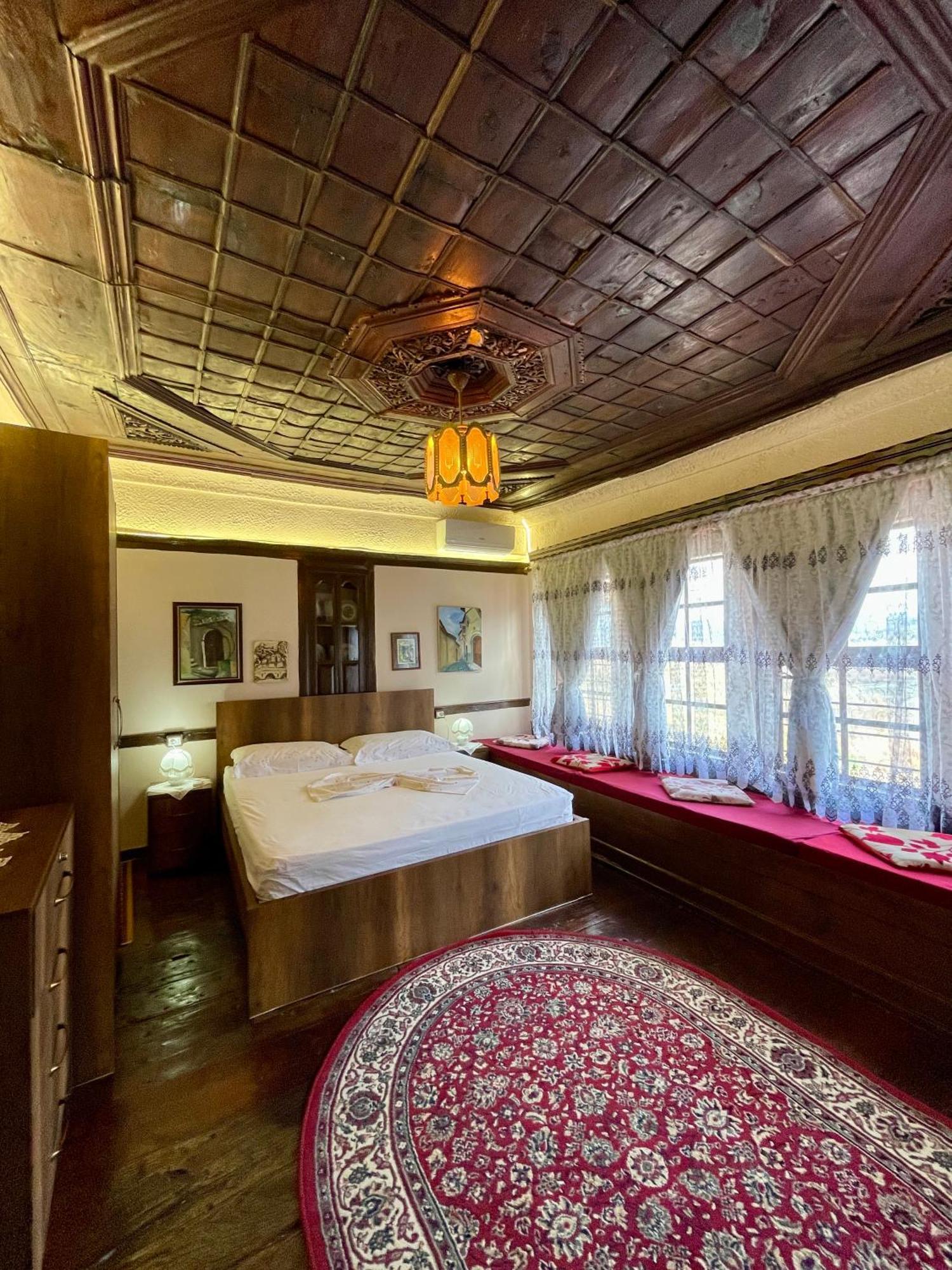 Restaurant & Guest House Semani Berat Rum bild